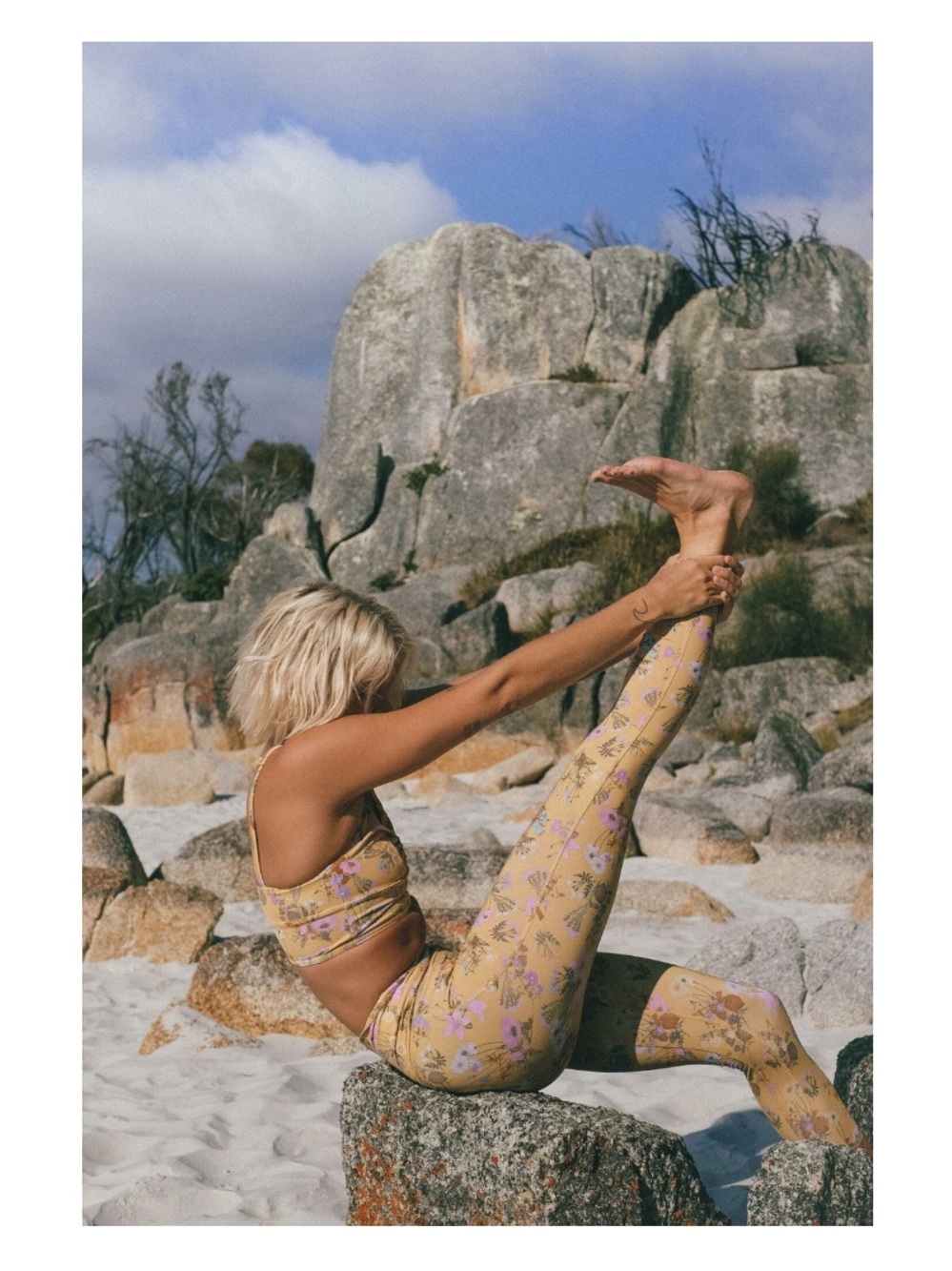 Spell & the Gypsy Women’s Wild Bloom 7/8 Leggings and Bra set - Picture 2 of 6